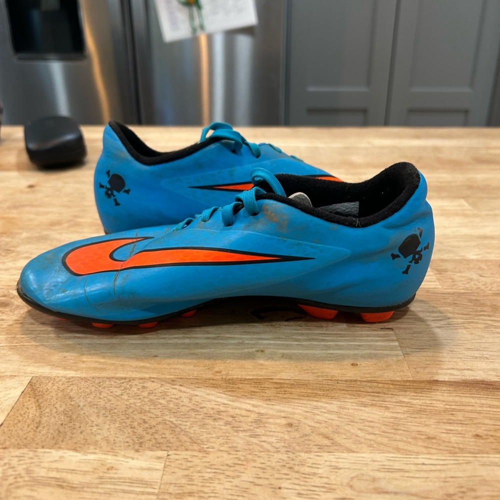 Nike Kids Blue and Orange Soccer Shoes 2.5y Z boys girls youth